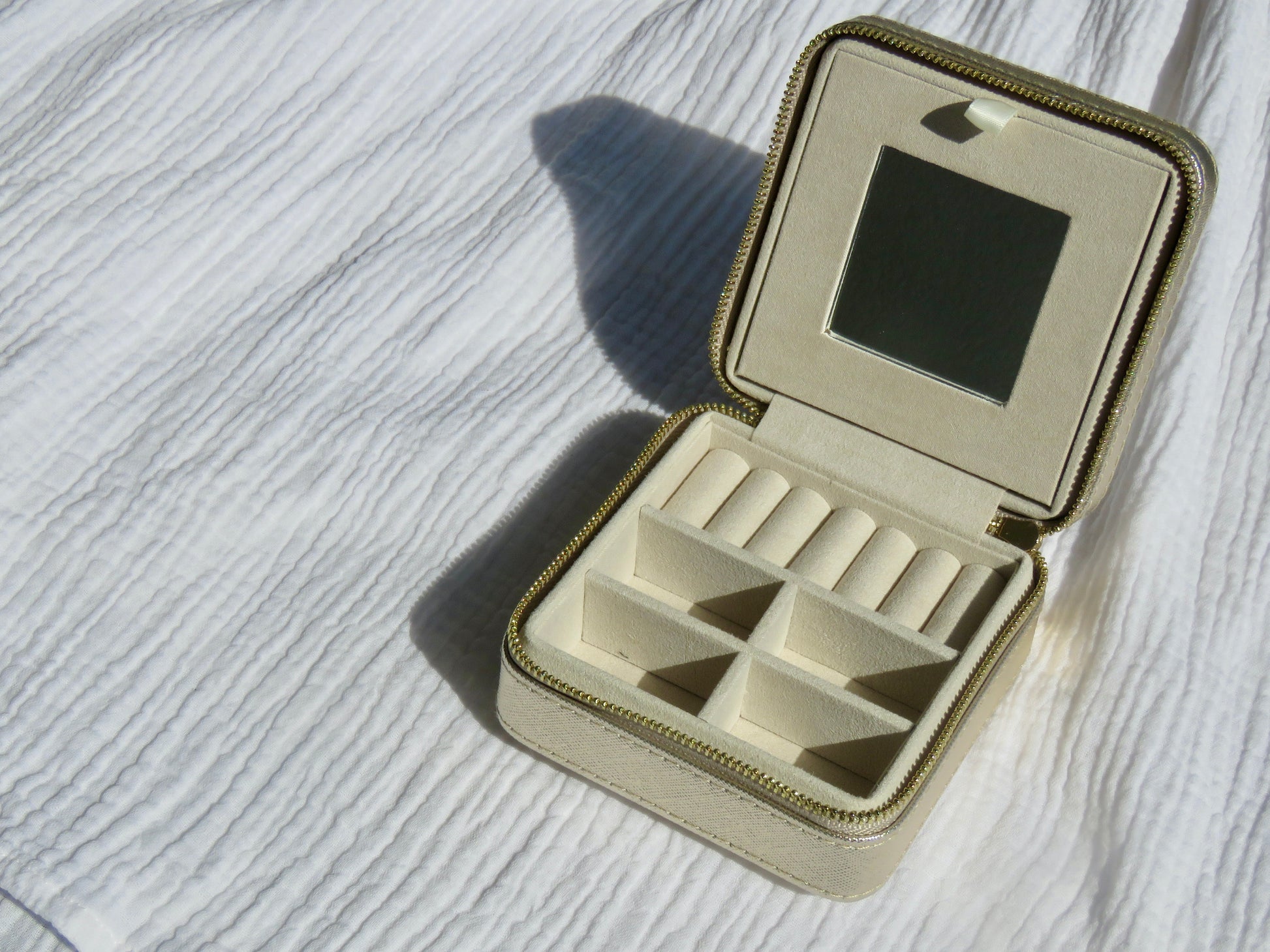 Boite à bijoux dorée Jelac