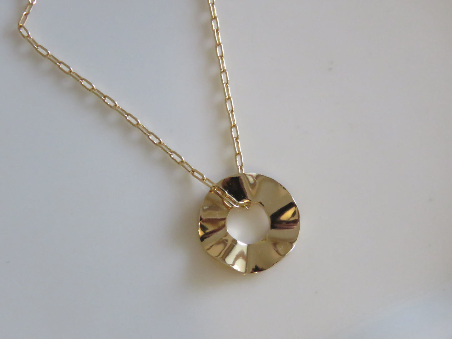 Collier Diane de face - artisanat - brillant -élégant - torsadé