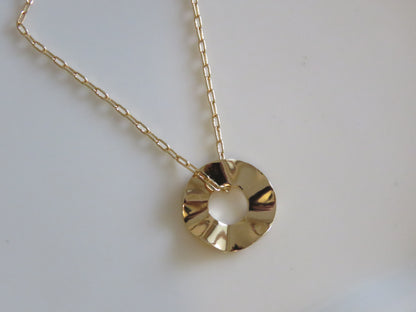 Collier Diane de face - artisanat - brillant -élégant - torsadé