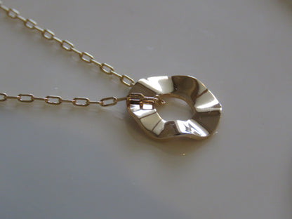 Collier Diane de profil - artisanat - brillant -élégant - torsadé